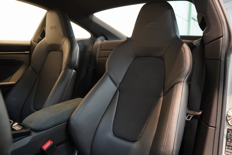 ポルシェ 911(Type992) Carrera T 7MT ワンオーナー CarreraTインテリア スポーツデザイン マトリクスLED クレヨン 中古車 中古車