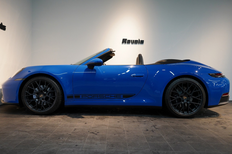 ポルシェ 911(Type992) Carrera Cabriolet PDK 後期モデル(Type992.2) ワンオーナー OP253 ルガーノブルー スポクロ スポエグ 20/21インチRSSpyderホイール 中古車 中古車