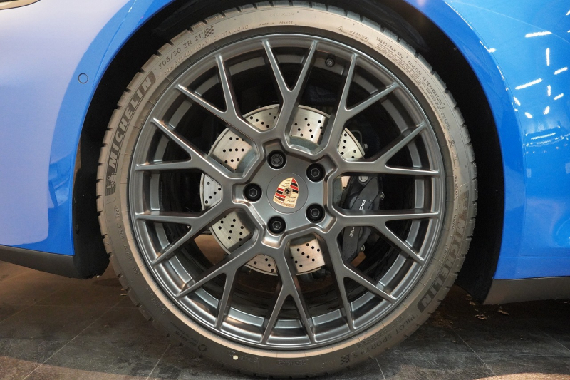 ポルシェ 911(Type992) Carrera Cabriolet PDK 後期モデル(Type992.2) ワンオーナー OP253 ルガーノブルー スポクロ スポエグ 20/21インチRSSpyderホイール 中古車 中古車