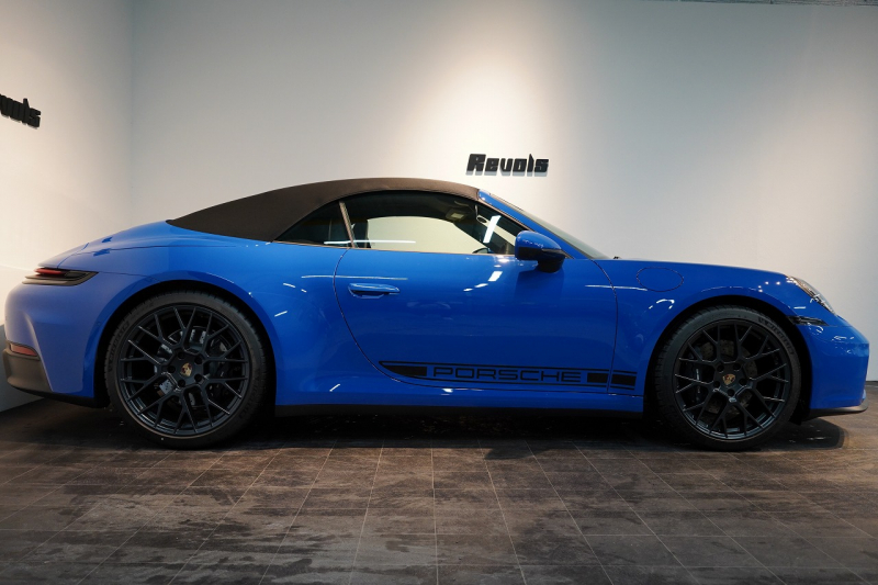 ポルシェ 911(Type992) Carrera Cabriolet PDK 後期モデル(Type992.2) ワンオーナー OP253 ルガーノブルー スポクロ スポエグ 20/21インチRSSpyderホイール 中古車 中古車