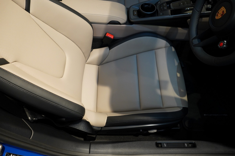 ポルシェ 911(Type992) Carrera Cabriolet PDK 後期モデル(Type992.2) ワンオーナー OP253 ルガーノブルー スポクロ スポエグ 20/21インチRSSpyderホイール 中古車 中古車