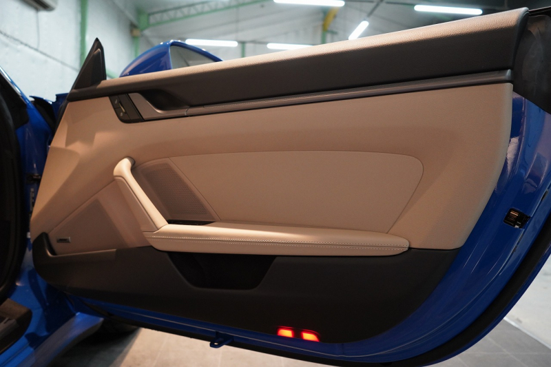 ポルシェ 911(Type992) Carrera Cabriolet PDK 後期モデル(Type992.2) ワンオーナー OP253 ルガーノブルー スポクロ スポエグ 20/21インチRSSpyderホイール 中古車 中古車