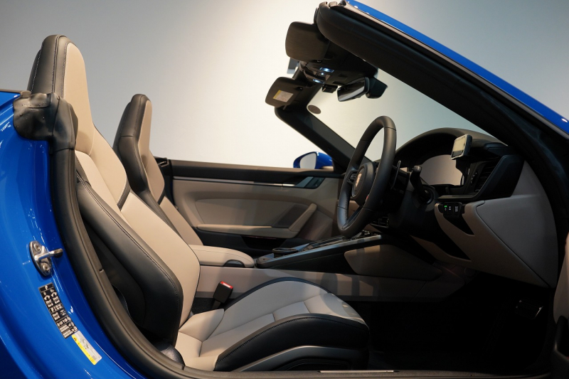 ポルシェ 911(Type992) Carrera Cabriolet PDK 後期モデル(Type992.2) ワンオーナー OP253 ルガーノブルー スポクロ スポエグ 20/21インチRSSpyderホイール 中古車 中古車