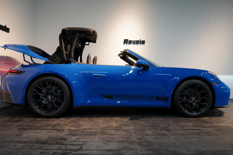 ポルシェ 911(Type992) Carrera Cabriolet PDK 後期モデル(Type992.2) ワンオーナー OP253 ルガーノブルー スポクロ スポエグ 20/21インチRSSpyderホイール 中古車 中古車