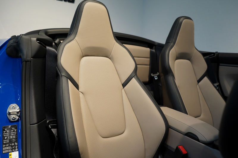 ポルシェ 911(Type992) Carrera Cabriolet PDK 後期モデル(Type992.2) ワンオーナー OP253 ルガーノブルー スポクロ スポエグ 20/21インチRSSpyderホイール 中古車 中古車