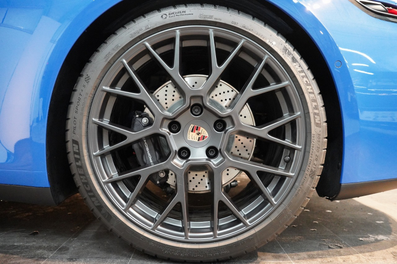 ポルシェ 911(Type992) Carrera Cabriolet PDK 後期モデル(Type992.2) ワンオーナー OP253 ルガーノブルー スポクロ スポエグ 20/21インチRSSpyderホイール 中古車 中古車