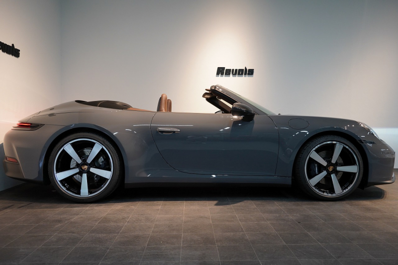 ポルシェ 911(Type992) Carrera Cabriolet 後期モデル(Type992.2) ワンオーナー OP432万 スポクロ スポエグ クラブレザー Fリフト 中古車 中古車