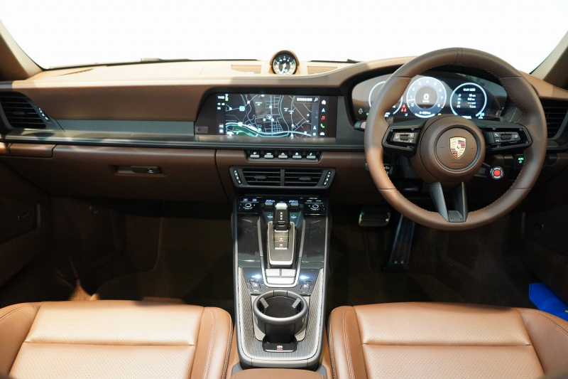 ポルシェ 911(Type992) Carrera Cabriolet 後期モデル(Type992.2) ワンオーナー OP432万 スポクロ スポエグ クラブレザー Fリフト 中古車 中古車