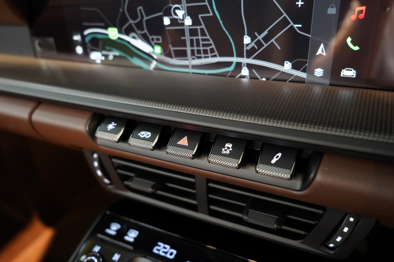 ポルシェ 911(Type992) Carrera Cabriolet 後期モデル(Type992.2) ワンオーナー OP432万 スポクロ スポエグ クラブレザー Fリフト 中古車 中古車