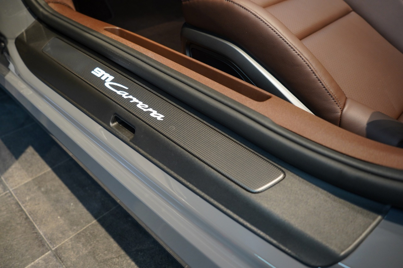 ポルシェ 911(Type992) Carrera Cabriolet 後期モデル(Type992.2) ワンオーナー OP432万 スポクロ スポエグ クラブレザー Fリフト 中古車 中古車