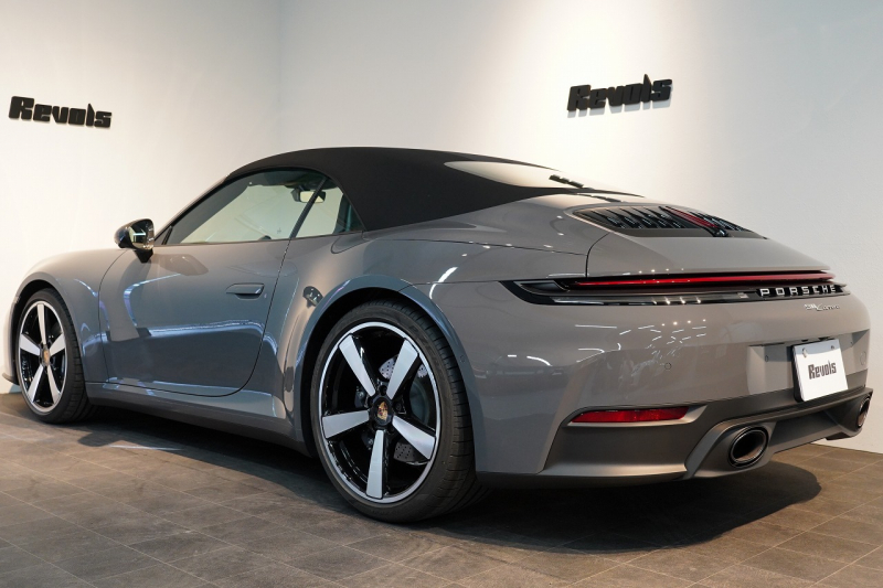 ポルシェ 911(Type992) Carrera Cabriolet 後期モデル(Type992.2) ワンオーナー OP432万 スポクロ スポエグ クラブレザー Fリフト 中古車 中古車
