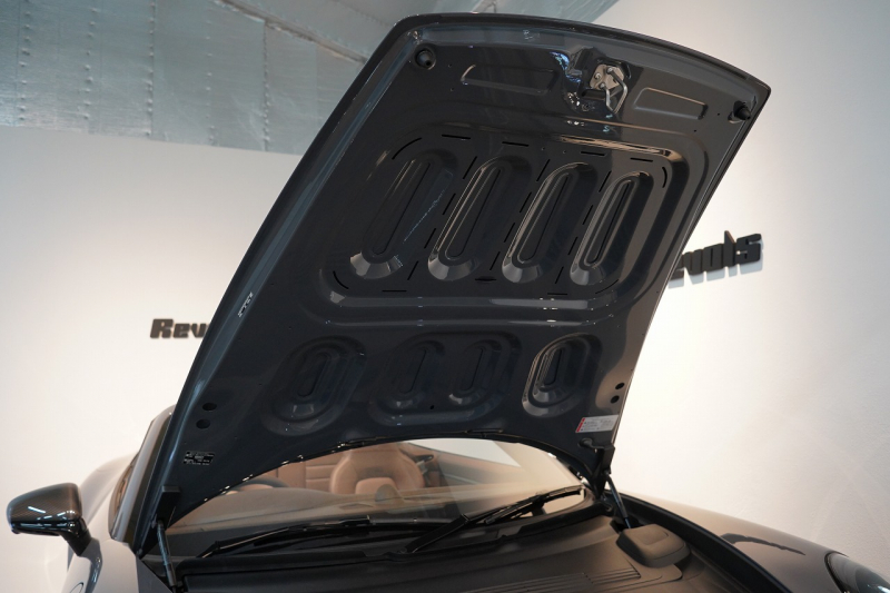 ポルシェ 911(Type992) Carrera Cabriolet 後期モデル(Type992.2) ワンオーナー OP432万 スポクロ スポエグ クラブレザー Fリフト 中古車 中古車