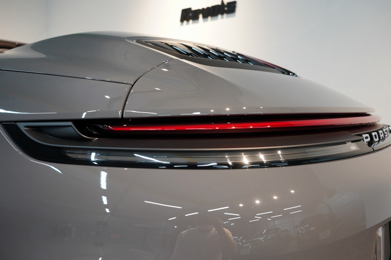 ポルシェ 911(Type992) Carrera Cabriolet 後期モデル(Type992.2) ワンオーナー OP432万 スポクロ スポエグ クラブレザー Fリフト 中古車 中古車