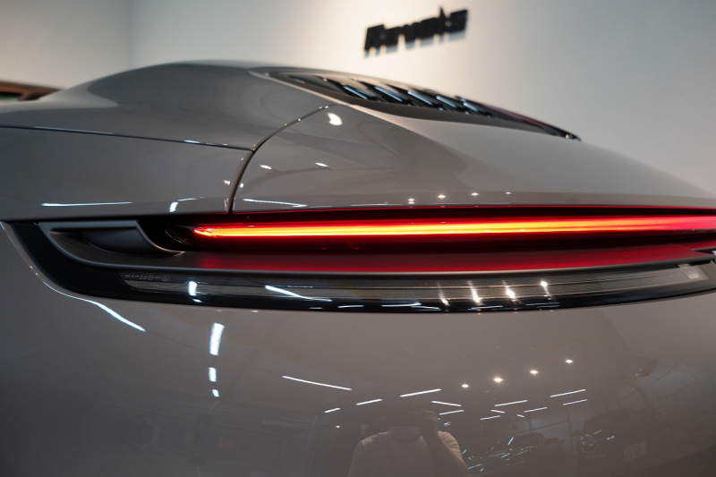 ポルシェ 911(Type992) Carrera Cabriolet 後期モデル(Type992.2) ワンオーナー OP432万 スポクロ スポエグ クラブレザー Fリフト 中古車 中古車