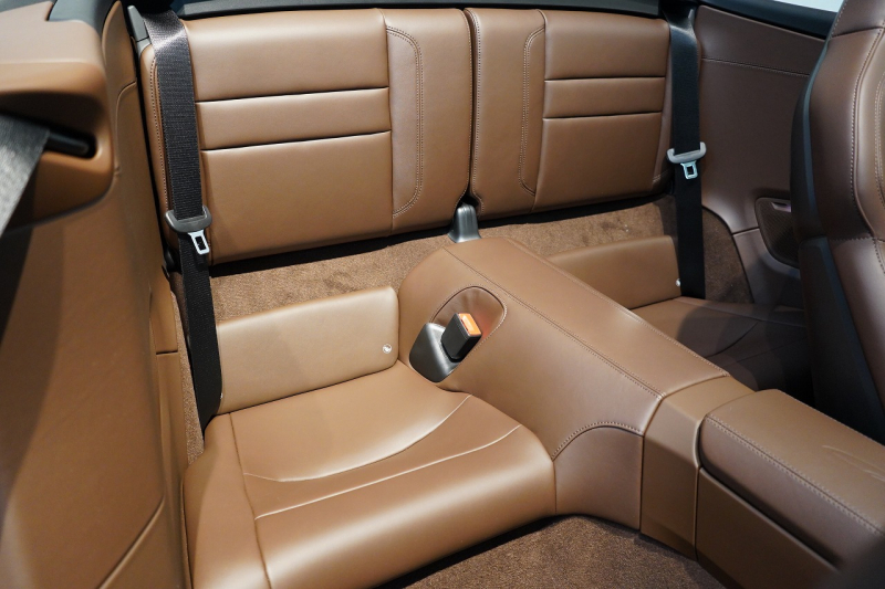 ポルシェ 911(Type992) Carrera Cabriolet 後期モデル(Type992.2) ワンオーナー OP432万 スポクロ スポエグ クラブレザー Fリフト 中古車 中古車