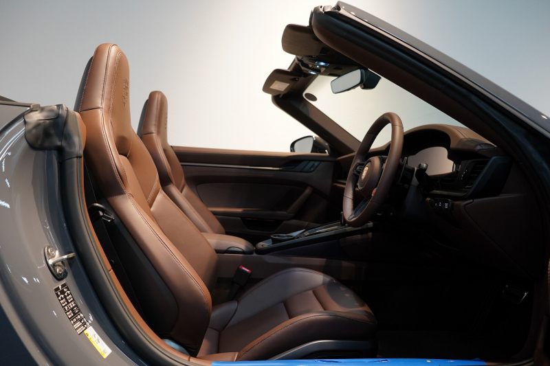 ポルシェ 911(Type992) Carrera Cabriolet 後期モデル(Type992.2) ワンオーナー OP432万 スポクロ スポエグ クラブレザー Fリフト 中古車 中古車