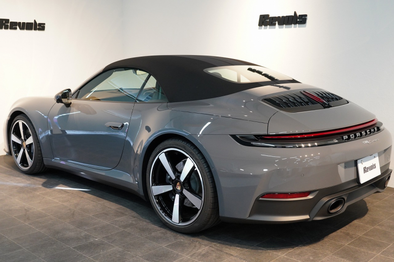 ポルシェ 911(Type992) Carrera Cabriolet 後期モデル(Type992.2) ワンオーナー OP432万 スポクロ スポエグ クラブレザー Fリフト 中古車 中古車