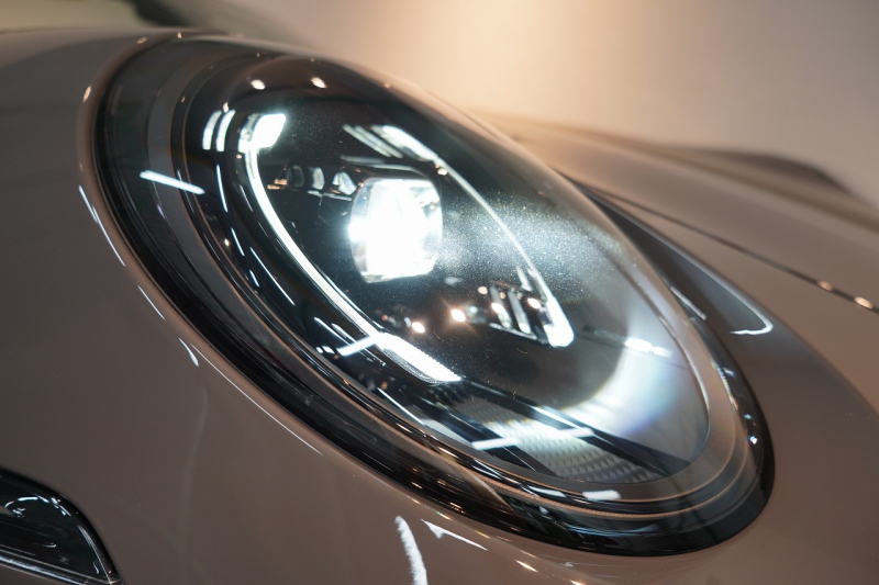 ポルシェ 911(Type992) Carrera Cabriolet 後期モデル(Type992.2) ワンオーナー OP432万 スポクロ スポエグ クラブレザー Fリフト 中古車 中古車