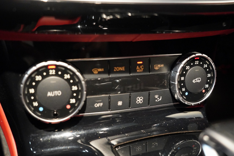 AMG Gクラス G63 designoマグノプラチナムマット&エクスクルーシブインテリア サイドカメラ 中古車 中古車