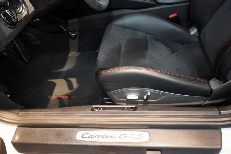 ポルシェ 911(Type991) 911(Type991.1) 2015y 911Carrera GTS GTSインテリア&カーボンインテリア フロント&Bカメラ  中古車