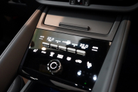 ポルシェ マカン 4 Electric 新型EVモデル ワンオーナー スポクロ OP20インチホイール パノラマルーフ 保証継承可 中古車 中古車