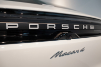 ポルシェ マカン 4 Electric 新型EVモデル ワンオーナー スポクロ OP20インチホイール パノラマルーフ 保証継承可 中古車 中古車