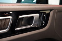 ポルシェ カイエンクーペ GTS TiptronicS ライトウエイトスポーツPKG PDLS+LEDヘッドライト 4ゾーンオートエアコン 中古車 中古車