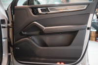 ポルシェ カイエンクーペ GTS TiptronicS ライトウエイトスポーツPKG PDLS+LEDヘッドライト 4ゾーンオートエアコン 中古車 中古車