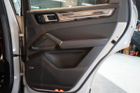 ポルシェ カイエンクーペ GTS TiptronicS ライトウエイトスポーツPKG PDLS+LEDヘッドライト 4ゾーンオートエアコン 中古車 中古車