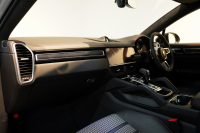 ポルシェ カイエンクーペ GTS TiptronicS ライトウエイトスポーツPKG PDLS+LEDヘッドライト 4ゾーンオートエアコン 中古車 中古車