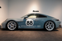 ポルシェ 911(Type992) S/T 左H 世界限定1963台 OP540万 60Years911ヘリテージデザインPKG Fリフト クロノPKG OPカラーショアブル―メタリック BOSE 中古車 中古車