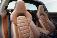 ポルシェ 911(Type992) Targa 4 GTS 992.2後期モデル 1オーナー Sport DesignPKGカーボン PCCB クラブレザーインテリア 中古車 中古車