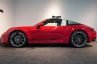 ポルシェ 911(Type992) Targa 4 PDK スポクロ スポーツテールパイプ 20/21インチカレラクラシックホイール レザーインテリア 14wayシート Burmesterサウンド 中古車 中古車