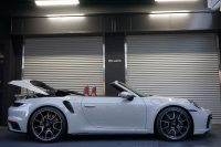 ポルシェ 911(Type992) 911（Type992）Turbo S Cabriolet　 PCCB TurboS Exclusiveホイール Fリフト クレヨン  OP3,383,900  中古車
