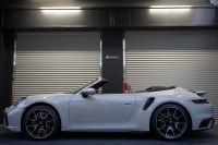 ポルシェ 911(Type992) 911（Type992）Turbo S Cabriolet　 PCCB TurboS Exclusiveホイール Fリフト クレヨン  OP3,383,900  中古車