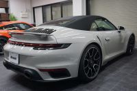 ポルシェ 911(Type992) 911（Type992）Turbo S Cabriolet　 PCCB TurboS Exclusiveホイール Fリフト クレヨン  OP3,383,900  中古車