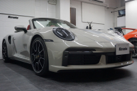 ポルシェ 911(Type992) 911（Type992）Turbo S Cabriolet　 PCCB TurboS Exclusiveホイール Fリフト クレヨン  OP3,383,900  中古車