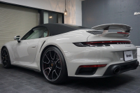 ポルシェ 911(Type992) 911（Type992）Turbo S Cabriolet　 PCCB TurboS Exclusiveホイール Fリフト クレヨン  OP3,383,900  中古車