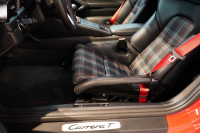 ポルシェ 911(Type991.2) Carrera T 日本未導入モデル7MT ショートシフト スポーツエグゾースト Bカメラ カーボンバケットチェック柄 ガーズレッド  中古車