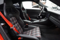 ポルシェ 911(Type991.2) Carrera T 日本未導入モデル7MT ショートシフト スポーツエグゾースト カーボンバケットチェック柄 ガーズレッド  中古車