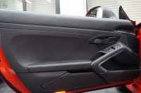 ポルシェ 911(Type991.2) Carrera T 日本未導入モデル7MT ショートシフト スポーツエグゾースト カーボンバケットチェック柄 ガーズレッド  中古車