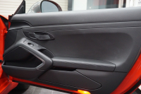 ポルシェ 911(Type991.2) Carrera T 日本未導入モデル7MT ショートシフト スポーツエグゾースト カーボンバケットチェック柄 ガーズレッド  中古車