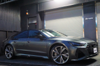 アウディ RS7 パノラマサンルーフ カーボンブレーキ カーボン＆グロスブラックスタイリングパッケージ  OP22インチホイール  中古車