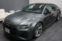アウディ RS7 パノラマサンルーフ カーボンブレーキ カーボン＆グロスブラックスタイリングパッケージ  OP22インチホイール  中古車