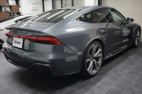 アウディ RS7 パノラマサンルーフ カーボンブレーキ カーボン＆グロスブラックスタイリングパッケージ  OP22インチホイール  中古車