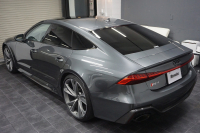 アウディ RS7 パノラマサンルーフ カーボンブレーキ カーボン＆グロスブラックスタイリングパッケージ  OP22インチホイール  中古車