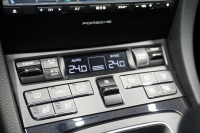 ポルシェ 911(Type991.1) Carrera GTS LEDヘッドライト ベンチレーション レッドメーターパネル ジェットブラックメタリック  中古車