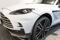 アストンマーティン DBX 707 ホワイトストーン　カーボンsクステリアパック　23AW　デュオトーンインテリア　エクステリアバッジ　レザーカラーパレット　スモークテール 中古車 中古車