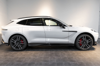 アストンマーティン DBX 707 ホワイトストーン　カーボンsクステリアパック　23AW　デュオトーンインテリア　エクステリアバッジ　レザーカラーパレット　スモークテール 中古車 中古車