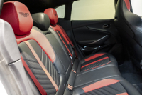 アストンマーティン DBX 707 ホワイトストーン　カーボンsクステリアパック　23AW　デュオトーンインテリア　エクステリアバッジ　レザーカラーパレット　スモークテール 中古車 中古車